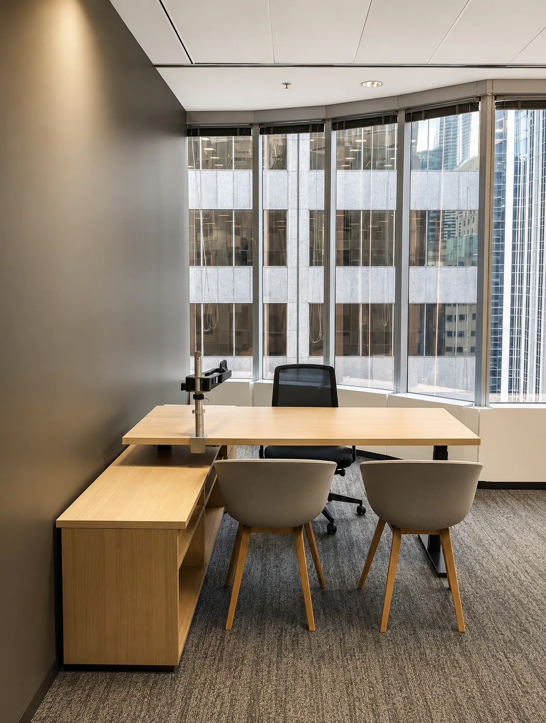 Director Office - Moody's 70 York St